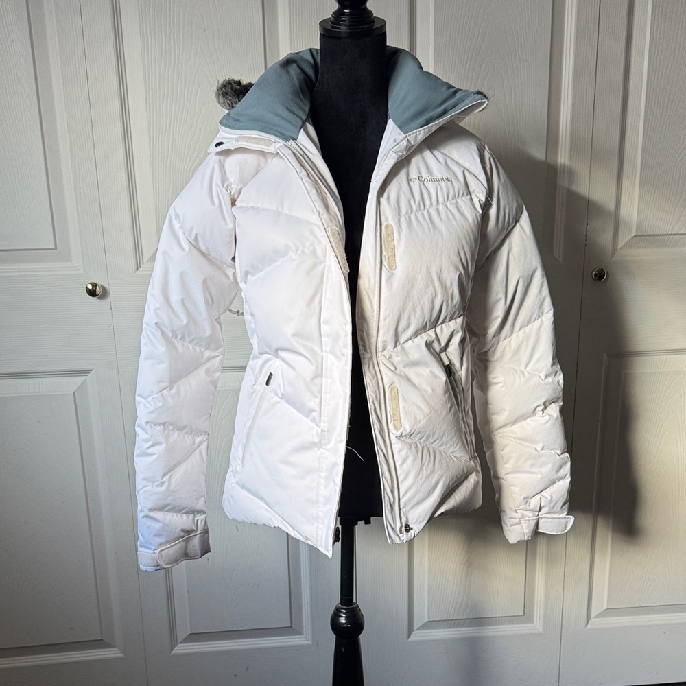 Columbia Women's White and Gray Puffer Ski Jacket